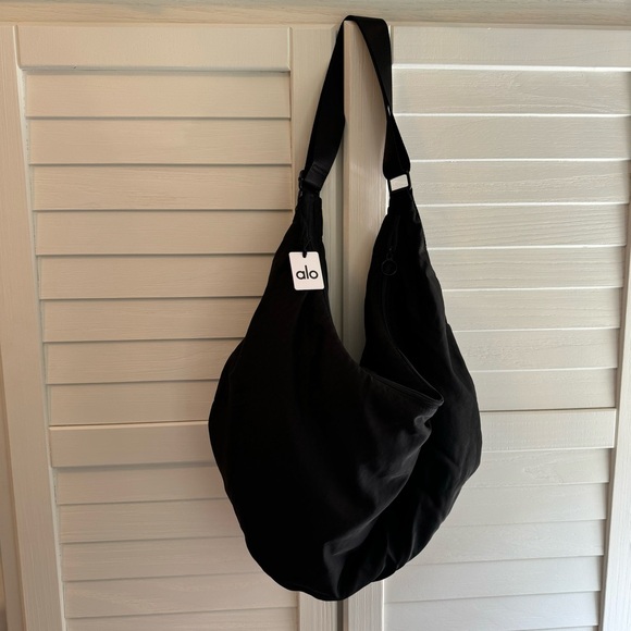 ALO Yoga | Bags | Alo Yoga Om The Go Gym Sling Bag Black